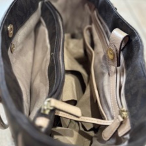 Michael Kors Monogram Signature Jet Set Medium Work Tote - Picture 4 of 6